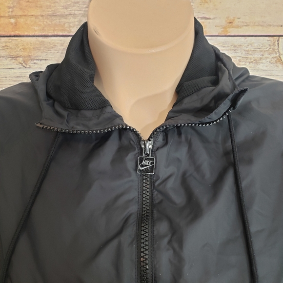 Women's Nike Black Out Winderbreaker Medium - Picture 2 of 10